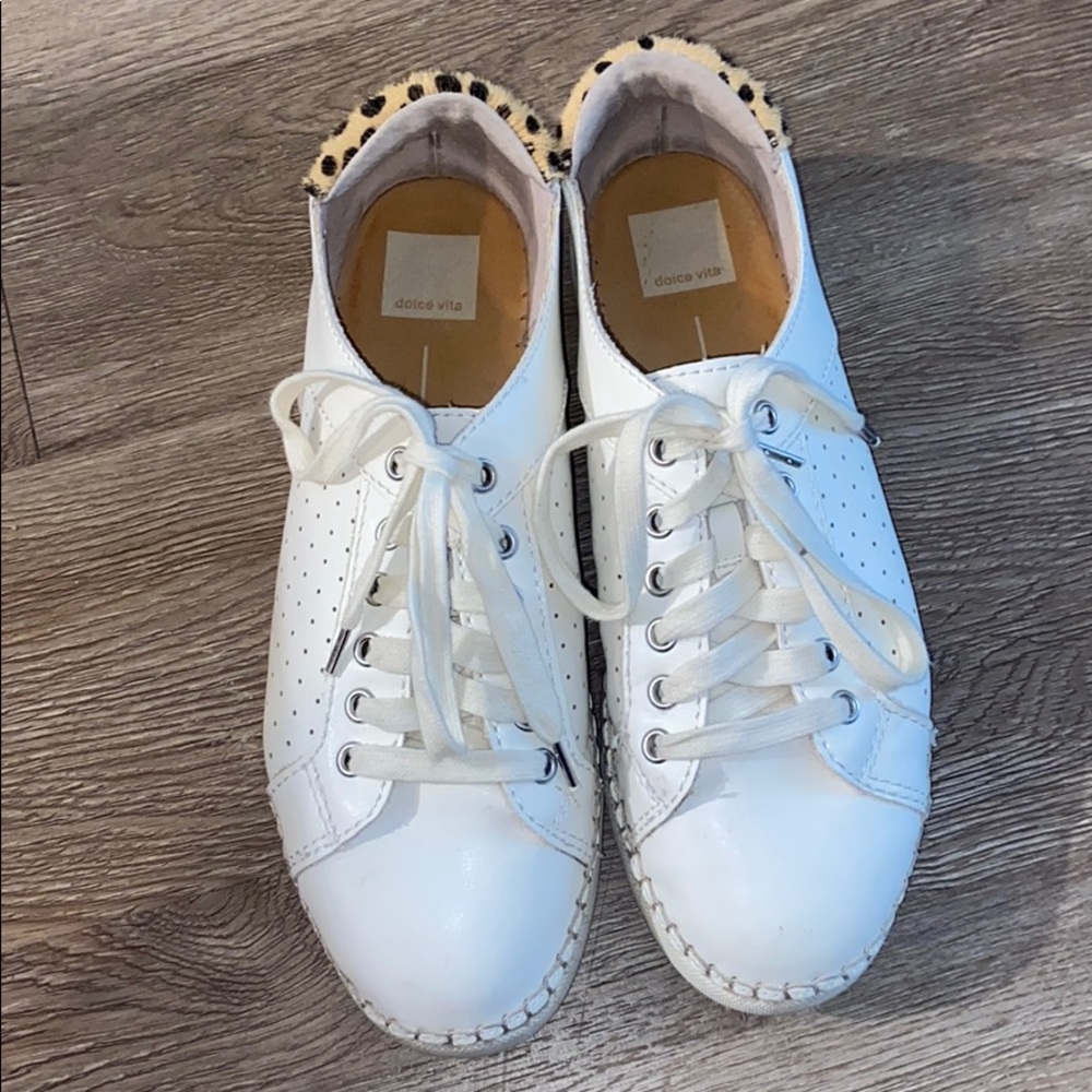 Dolce Vita size 9.5 cream sneaker